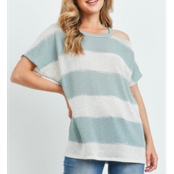 🆕 Shoulder cut out striped shirt - Picture 3 of 4